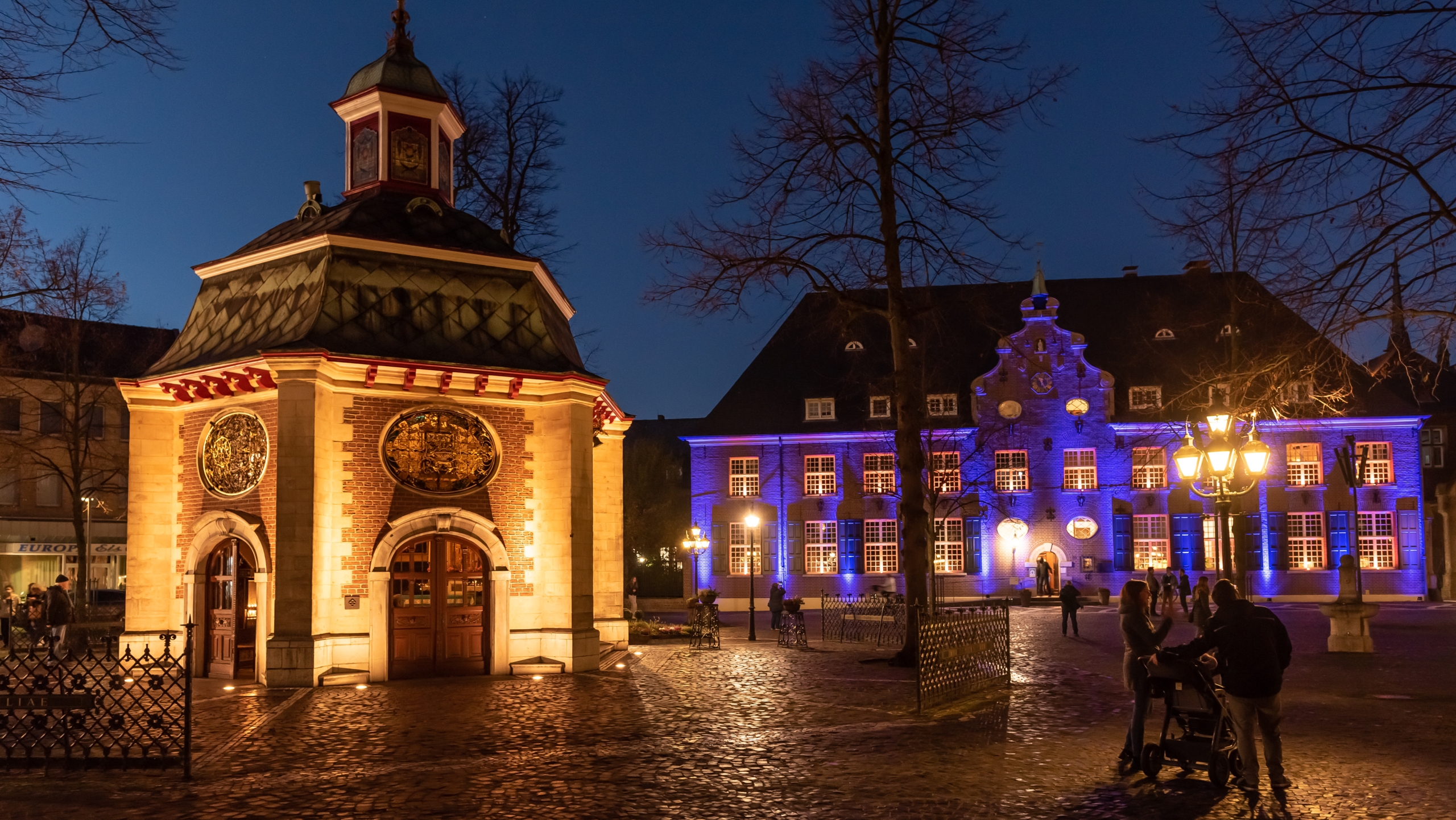 Kapellenplatz im Dunkeln