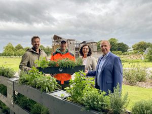 Neue Kräuter-Paletten im Solegarten St. Jakob